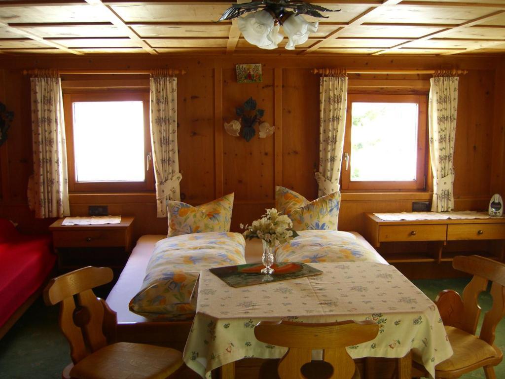 Pension Valluela Galtuer Room photo